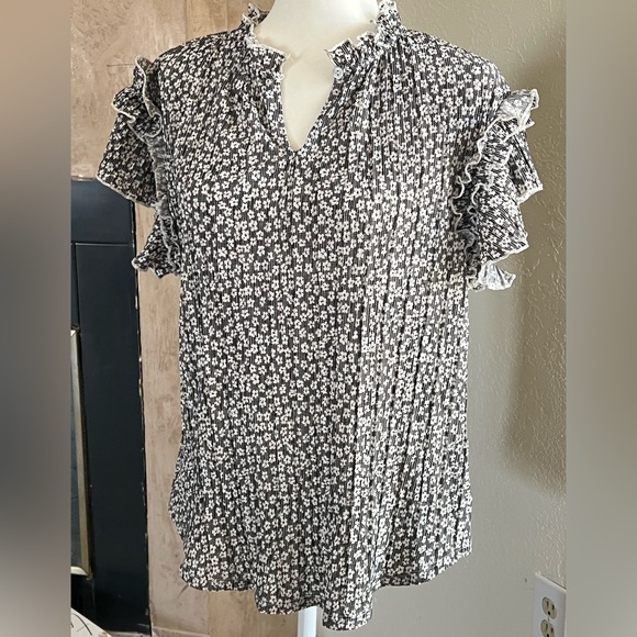 Greige Tops - GREIGE WHITE/BLACK FLORAL BLOUSE